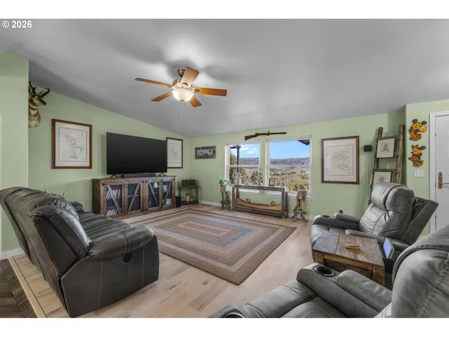 $425,000 | 27558 La Costa Avenue, John Day, OR 97845