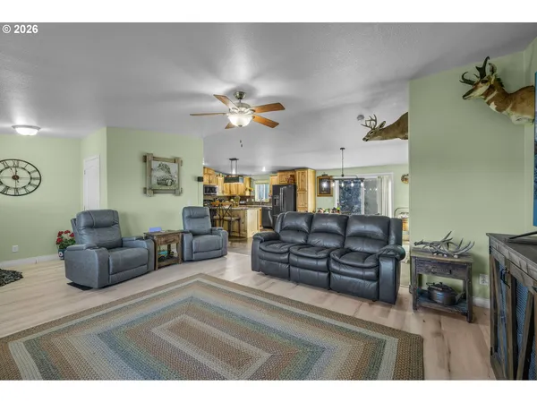 $425,000 | 27558 La Costa Avenue, John Day, OR 97845