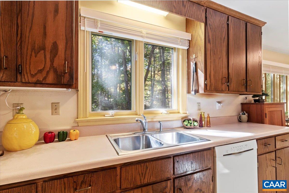 103 Vicar Court Charlottesville, VA 22901 - Photo 18 of 74