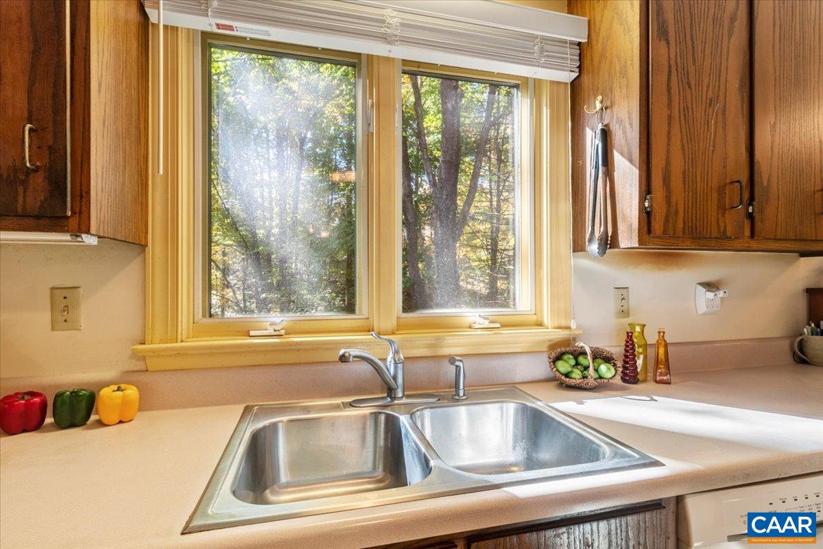 103 Vicar Court Charlottesville, VA 22901 - Photo 19 of 74