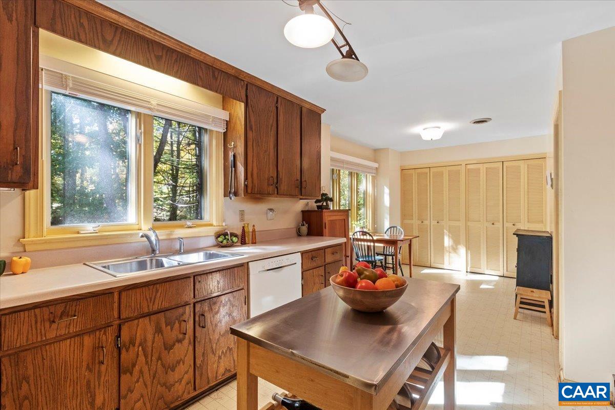 103 Vicar Court Charlottesville, VA 22901 - Photo 24 of 74