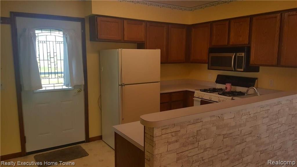 6045 Norman Road Jeddo, MI 48032 - Photo 6 of 18
