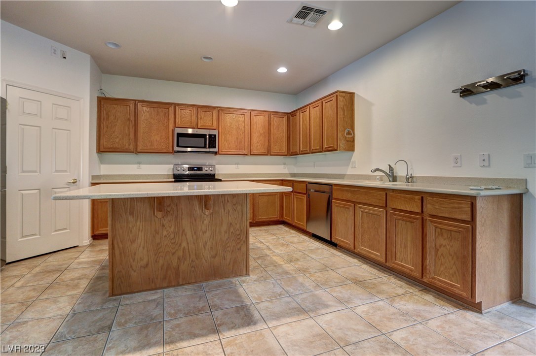 3015 Hickory Valley Road Henderson, NV 89052 - Photo 6 of 13 Gallery Image 6