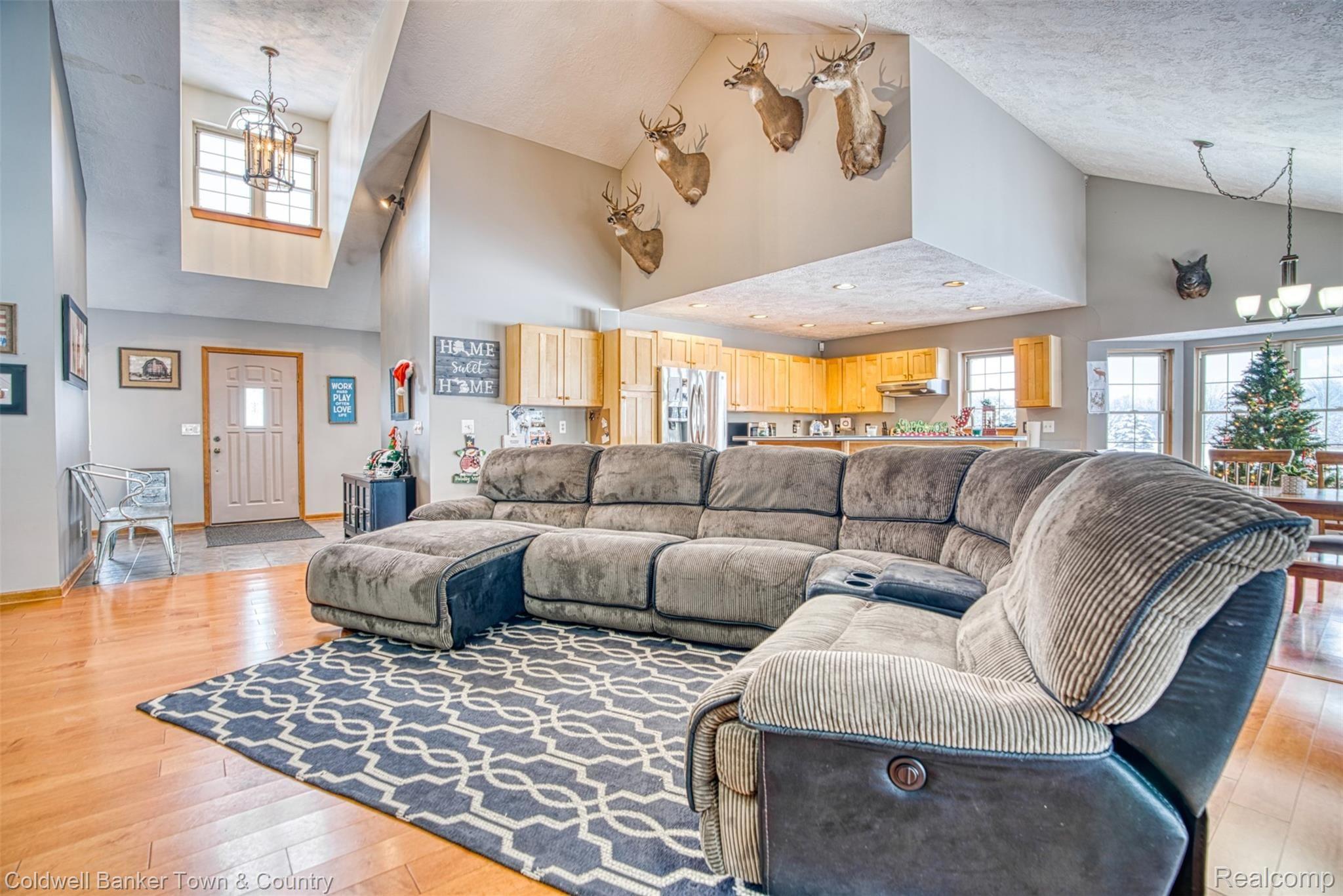 2724 Miller Road Bancroft, MI 48414 - Photo 9 of 61 Tall cathedral ceilings in living area