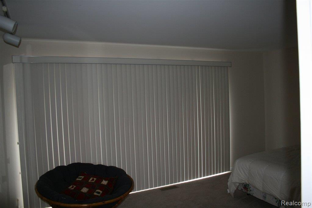 1405 Oakbrook E Drive Rochester, MI 48307 - Photo 8 of 11 Master Bedroom
