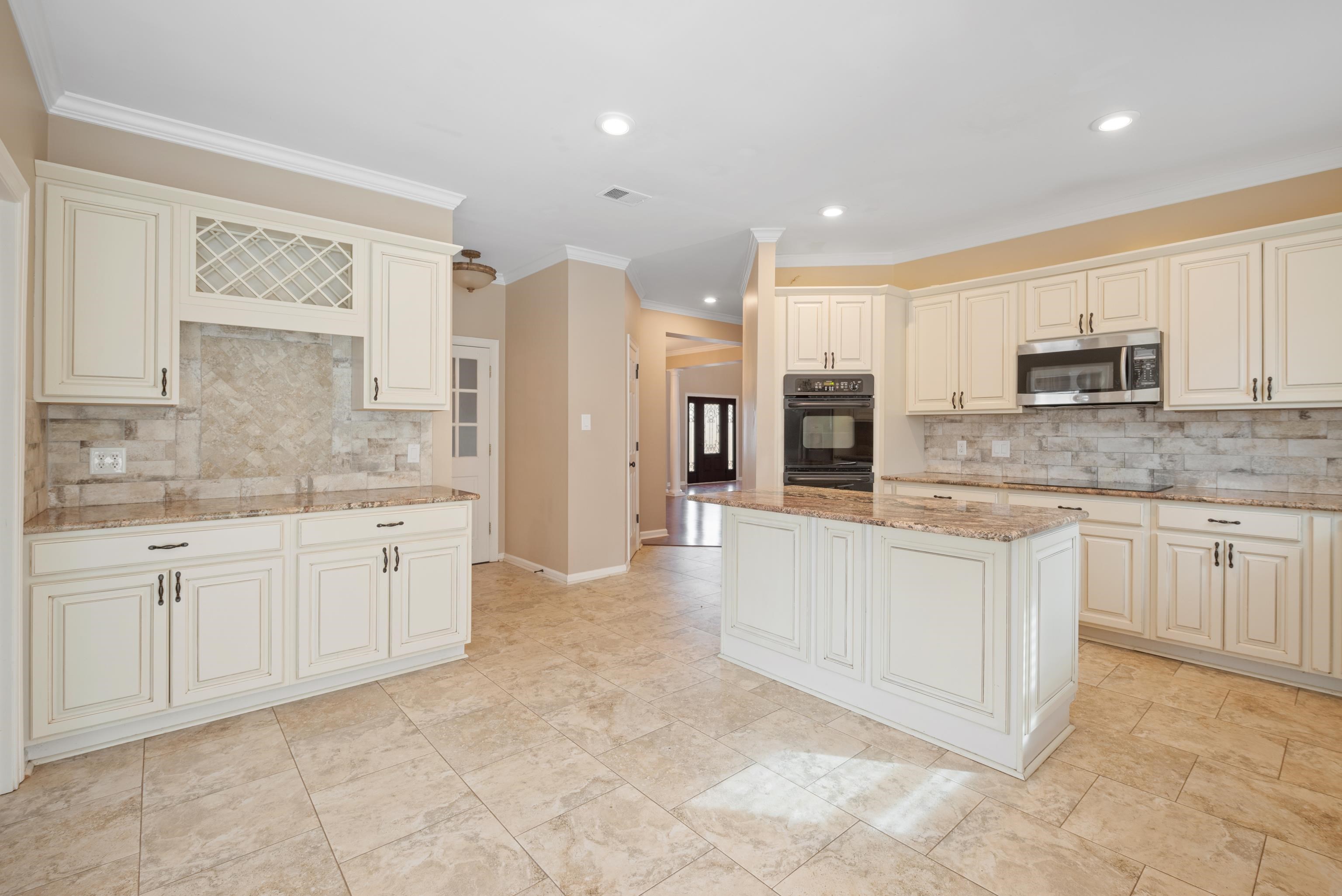 1553 John Ridge Drive Collierville, TN 38017 - Photo 14 of 40 a large kitchen with cabinets