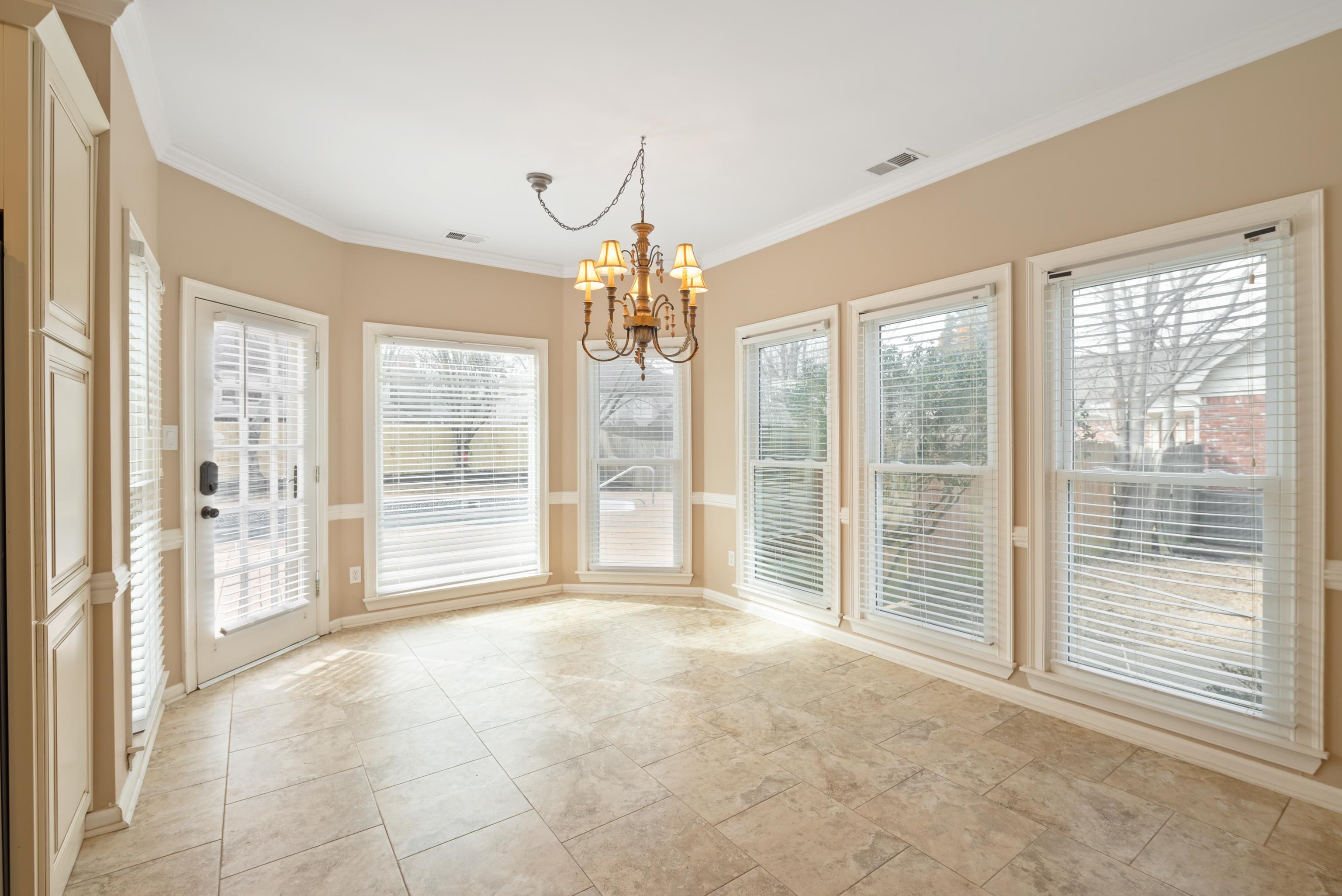 1553 John Ridge Drive Collierville, TN 38017 - Photo 16 of 40 a view of livingroom with front door