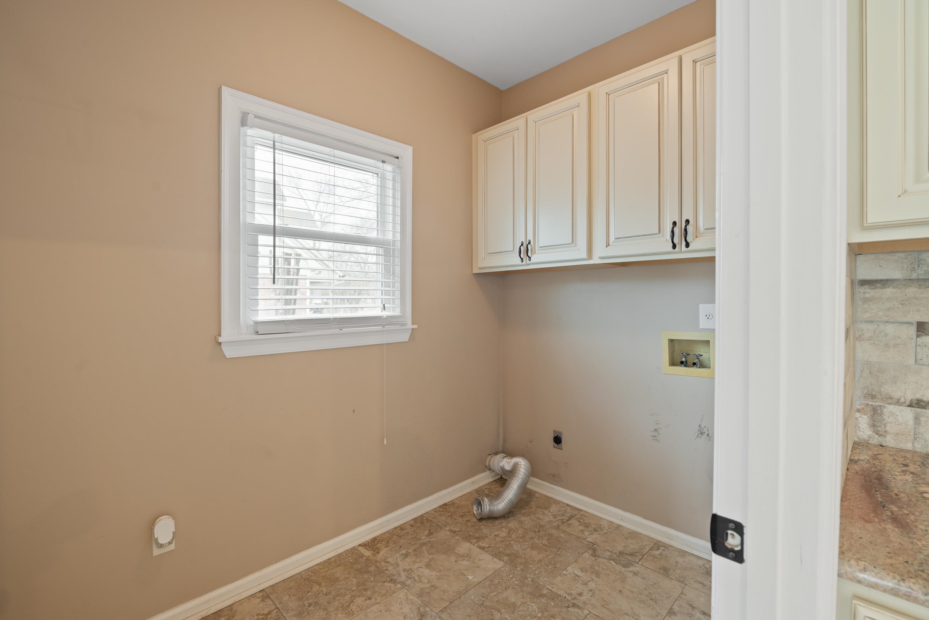 1553 John Ridge Drive Collierville, TN 38017 - Photo 23 of 40 a view of a room with window