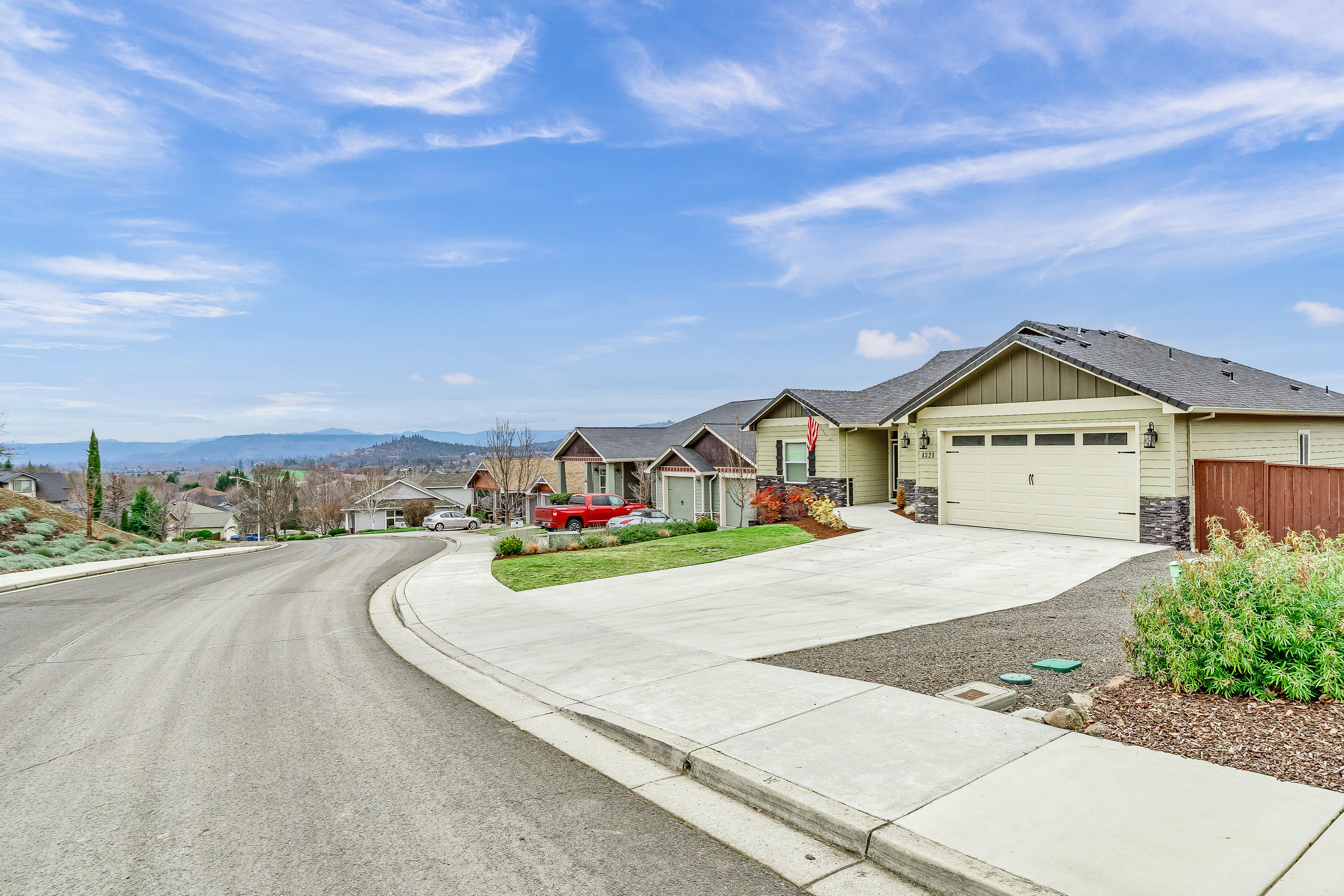1321 Poppy Ridge Drive Eagle Point, OR 97524 - Photo 10 of 49 PR(11)
