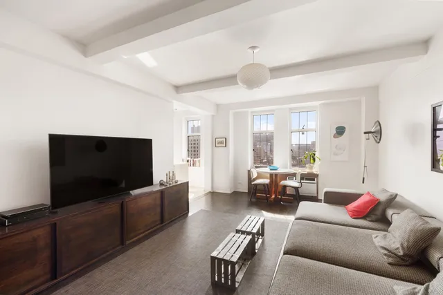 $1,380,000 | 405 West 23rd Street, Unit 14JK | Chelsea