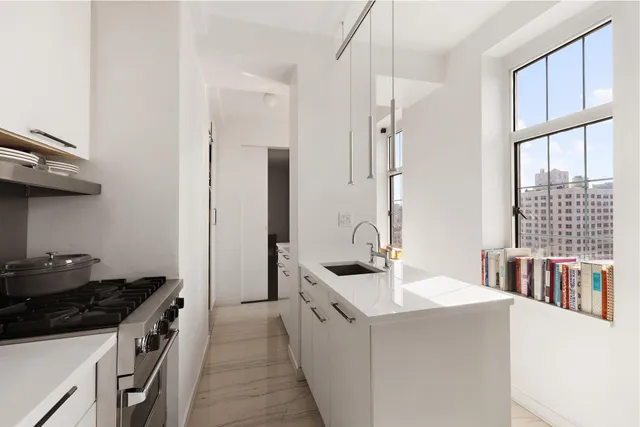 $1,380,000 | 405 West 23rd Street, Unit 14JK | Chelsea