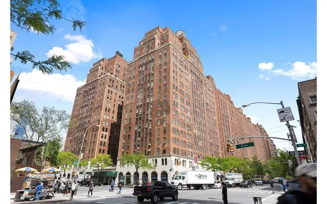 $1,380,000 | 405 West 23rd Street, Unit 14JK | Chelsea