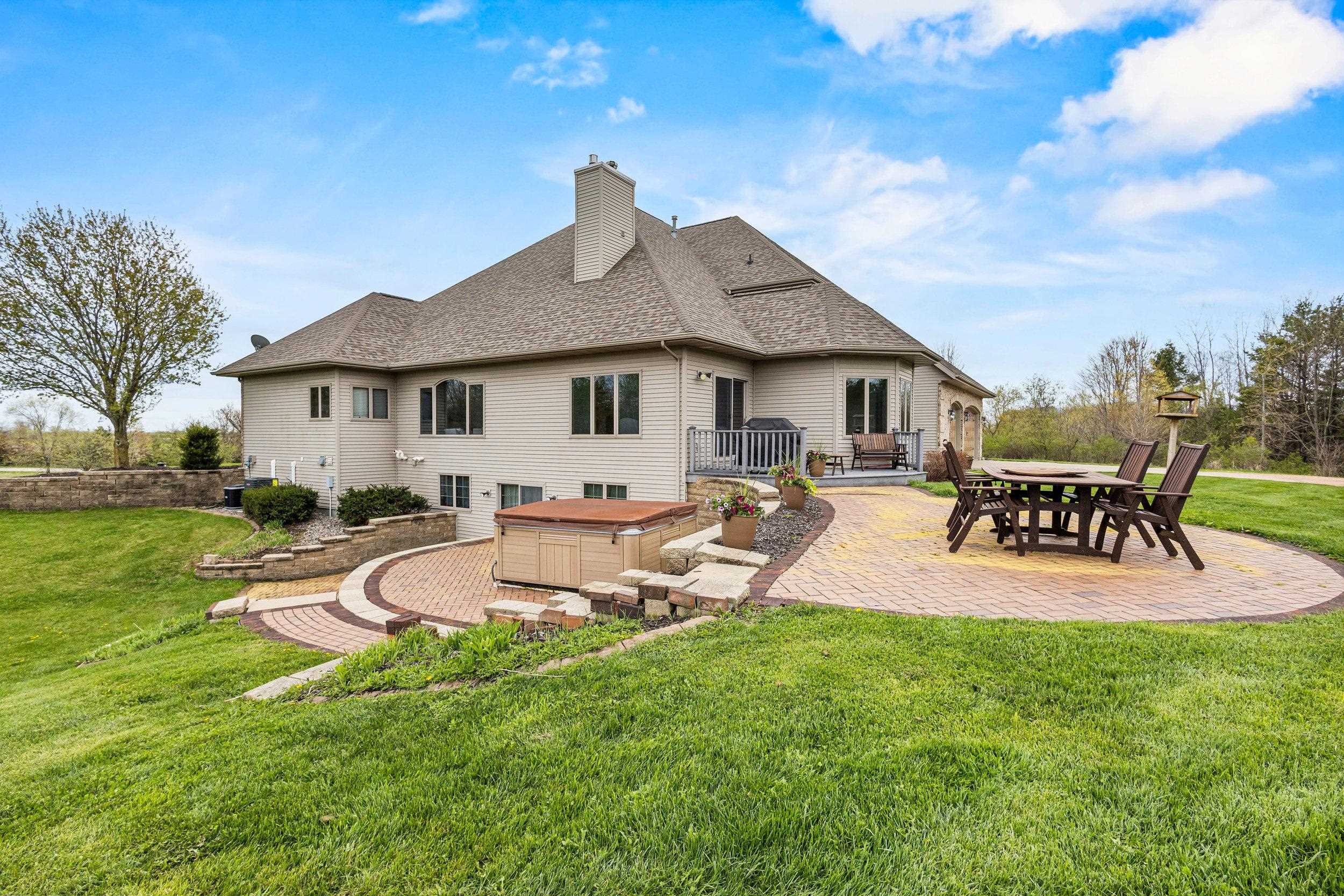 W7828 Hillview Road Hortonville, WI 54944 - Photo 3 of 66