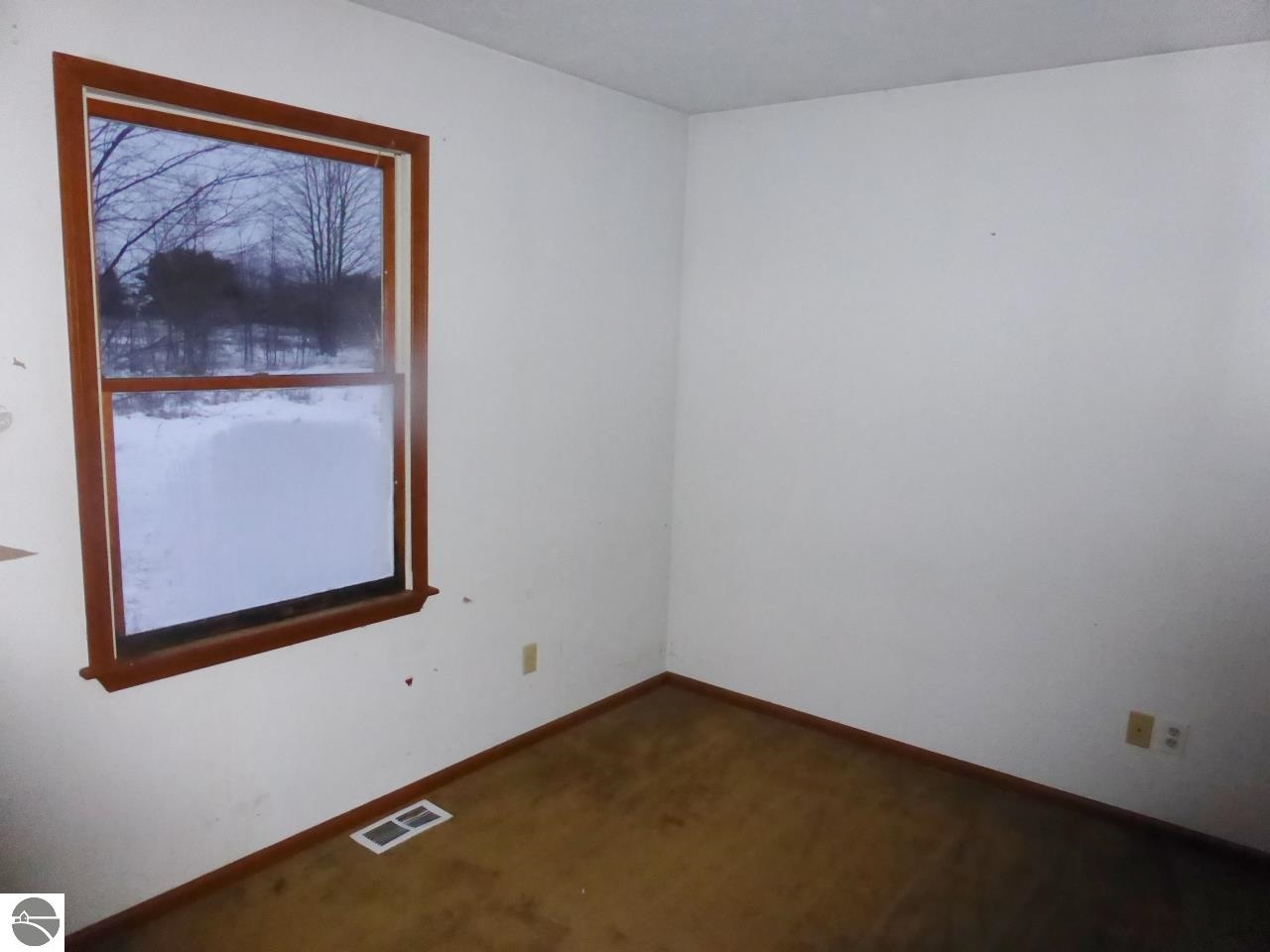 10037 East Fort Road Suttons Bay, MI 49682 - Photo 14 of 40 1793911-13.JPG