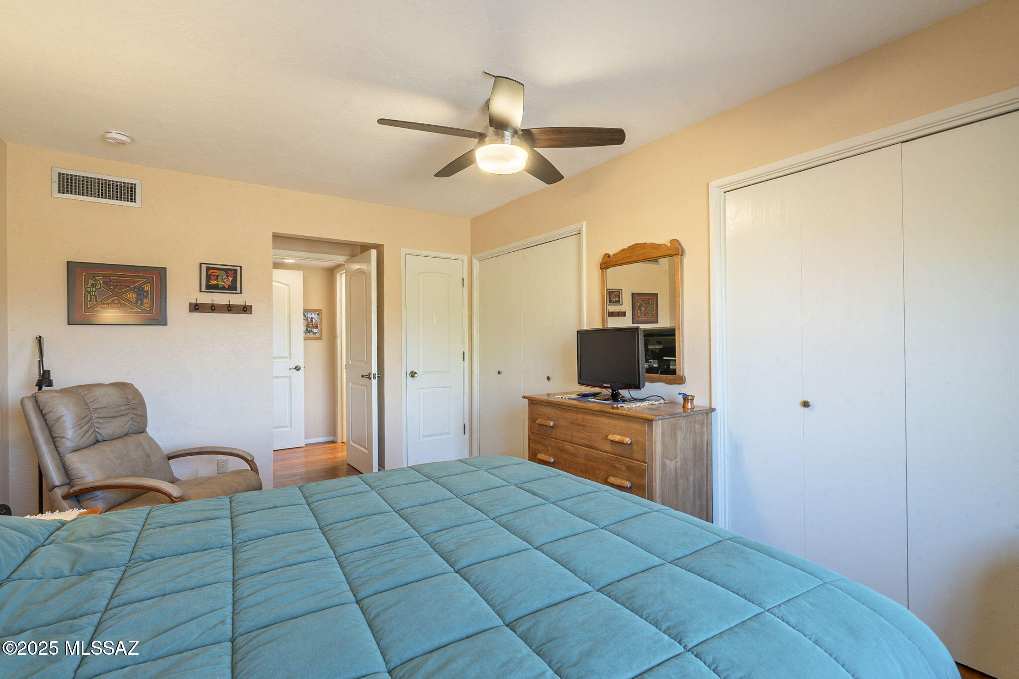 675 North Freeman Road Tucson, AZ 85748 - Photo 17 of 32 Guest bedroom with ensuite bath