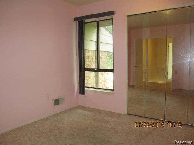 757 Oak Brook Ridge Drive Rochester, MI 48307 - Photo 7 of 13 IMG_0642.jpg