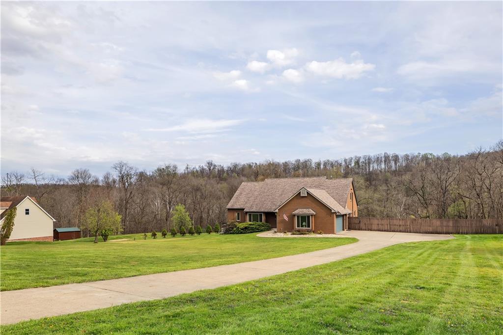 944 Lowber Road Irwin, PA 15642 - Photo 1 of 37