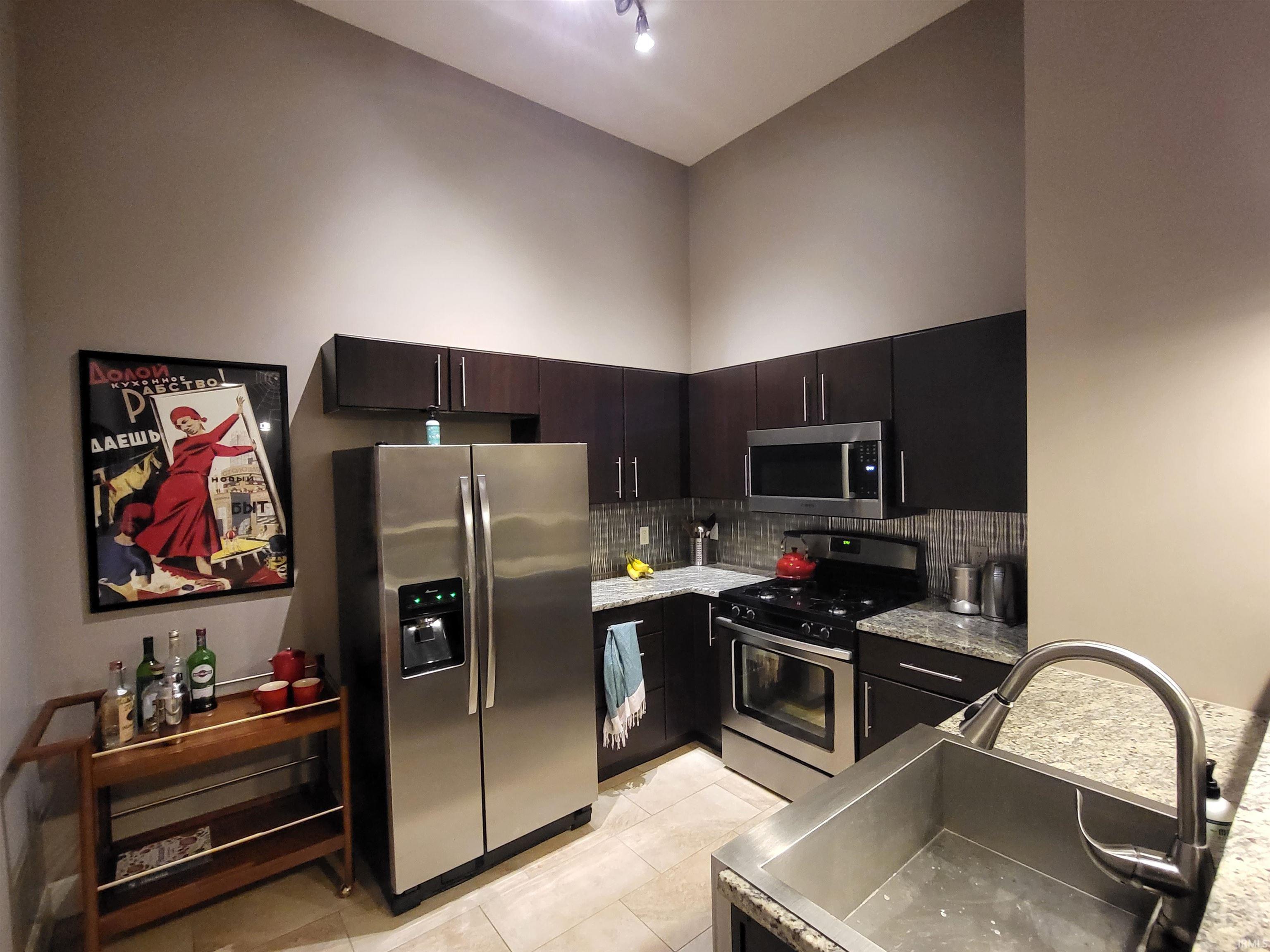 300 Main Street, Unit 1D3 Evansville, IN 47708 - Photo 3 of 16