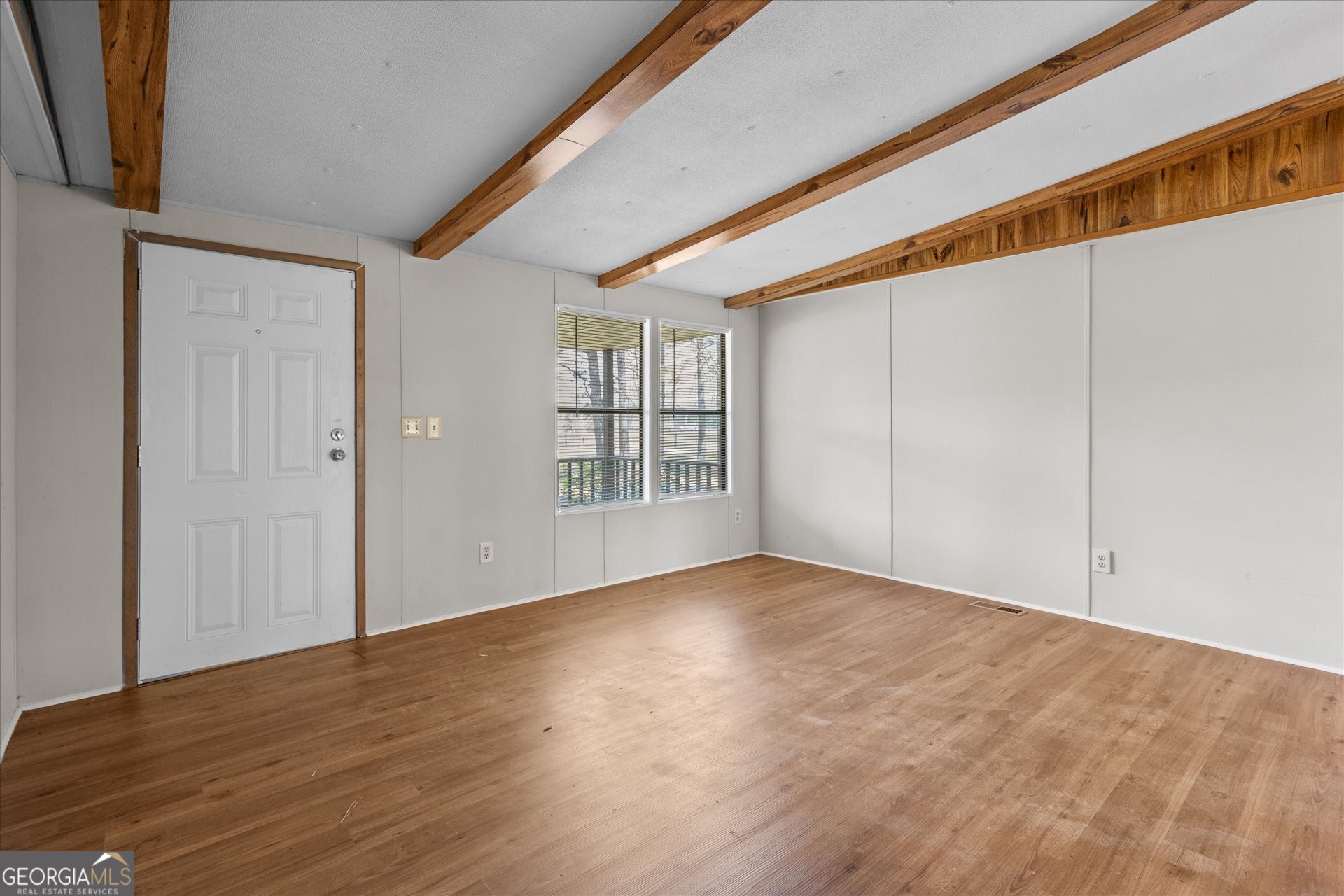 2075 Louina Road Roanoke, AL 36274 - Photo 13 of 34 Living Room