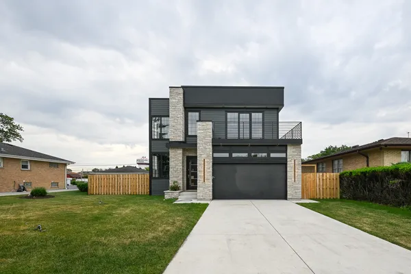 $889,000 | 4015 Goss Avenue, Schiller Park, IL 60176