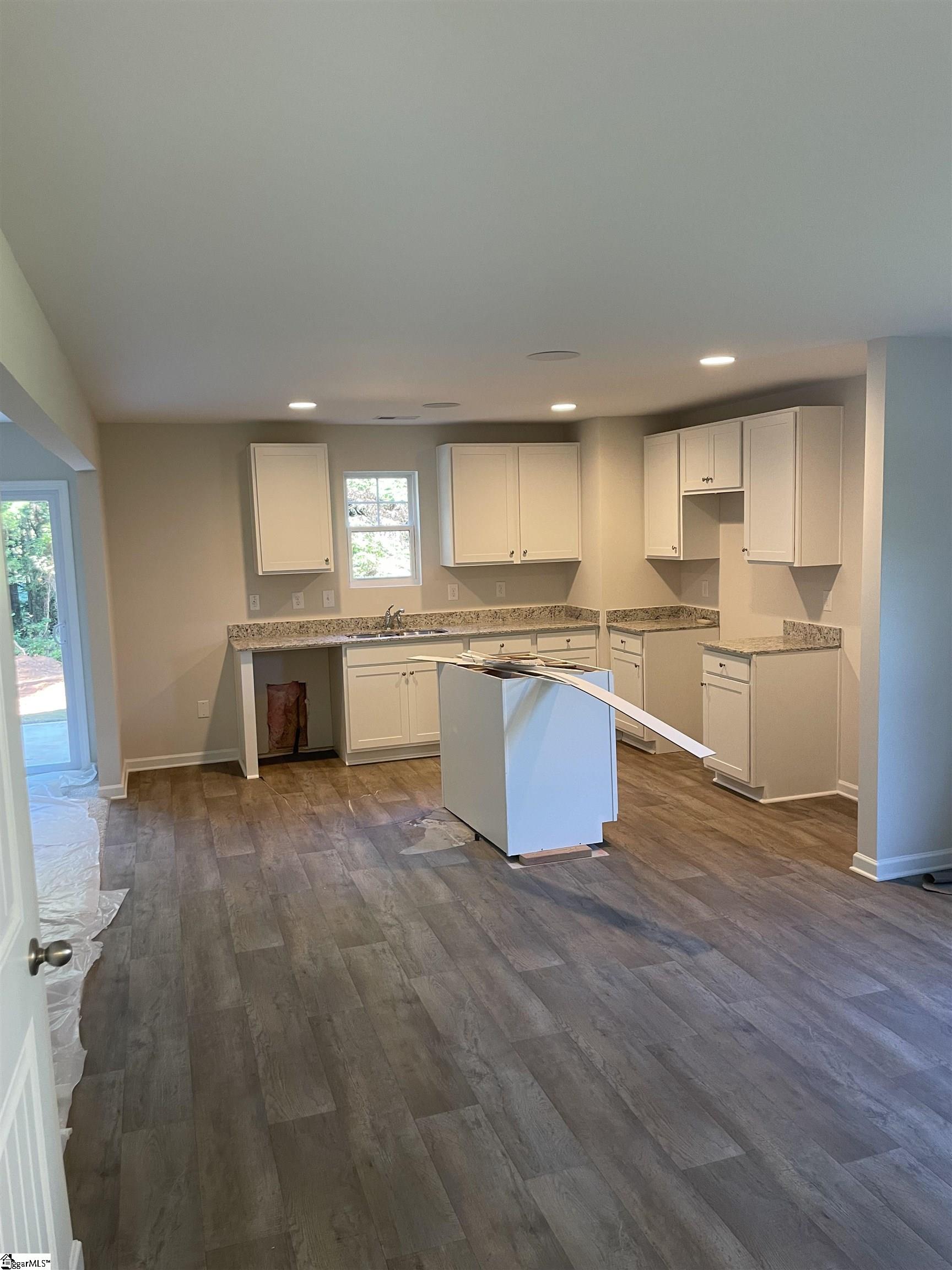 242 Springfield Circle Easley, SC 29642 - Photo 3 of 23 Gallery Image 3