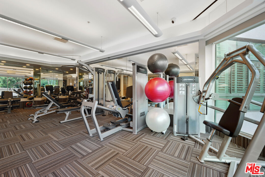 10490 Wilshire Boulevard, Unit 1402 Los Angeles, CA 90024 - Photo 32 of 67 a room with gym equipment