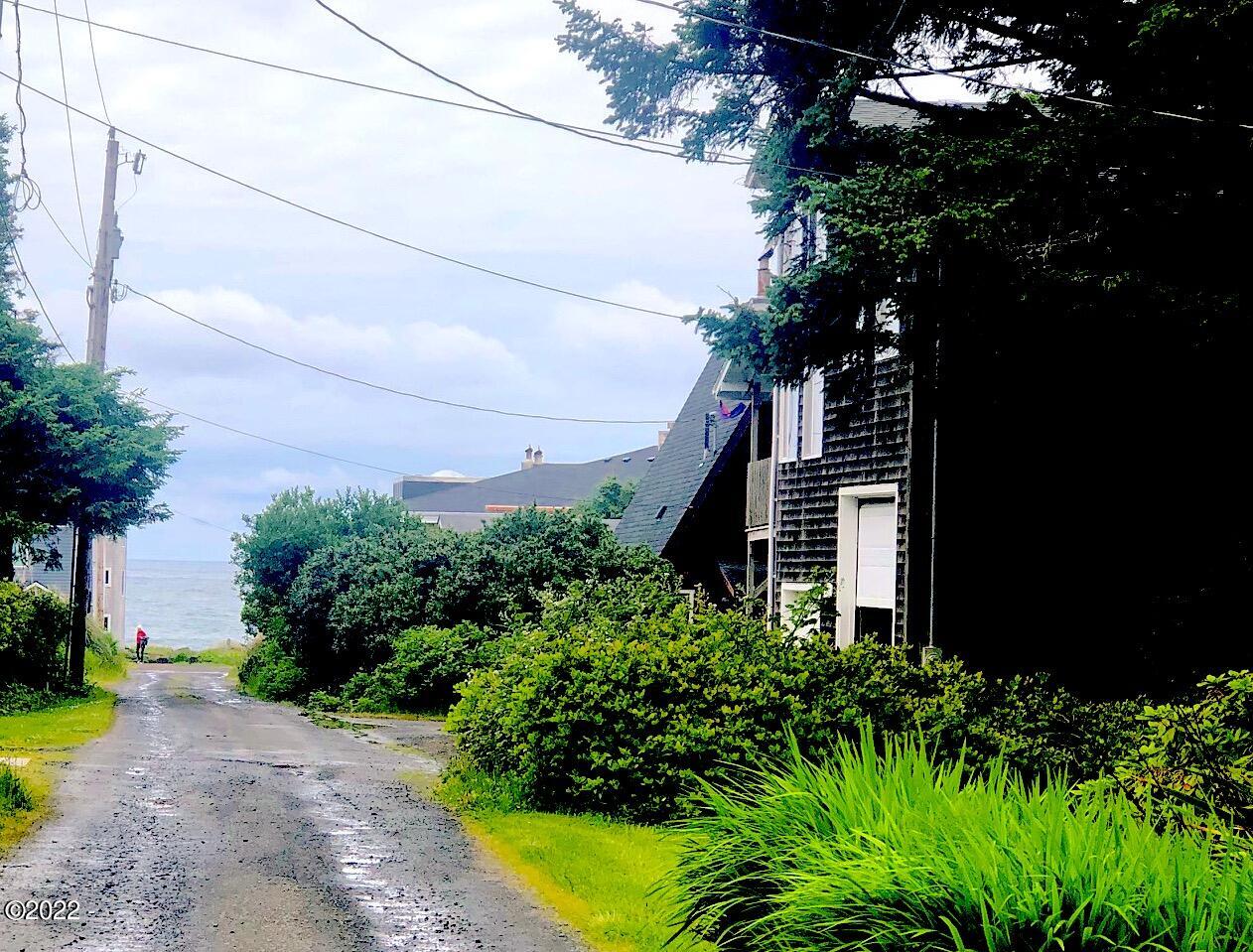 360 Coolidge Lane Yachats, OR 97498 - Photo 4 of 7 Ocean at the end of the lane