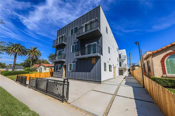 $4,579 | 2012 South Dunsmuir Avenue, Unit B, Los Angeles, CA 90016