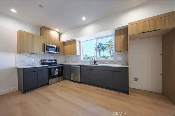 $4,579 | 2012 South Dunsmuir Avenue, Unit B, Los Angeles, CA 90016
