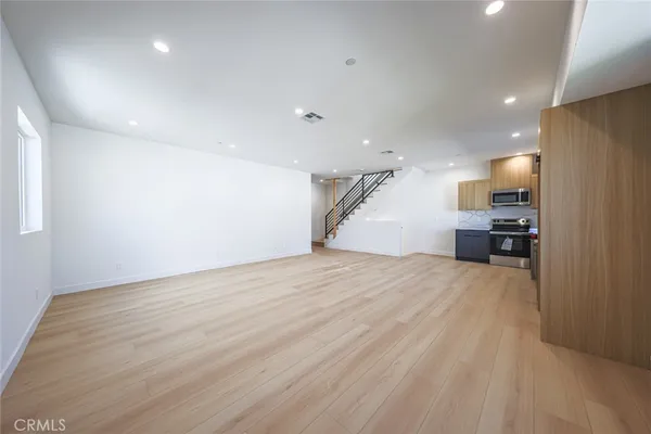 $4,579 | 2012 South Dunsmuir Avenue, Unit B, Los Angeles, CA 90016