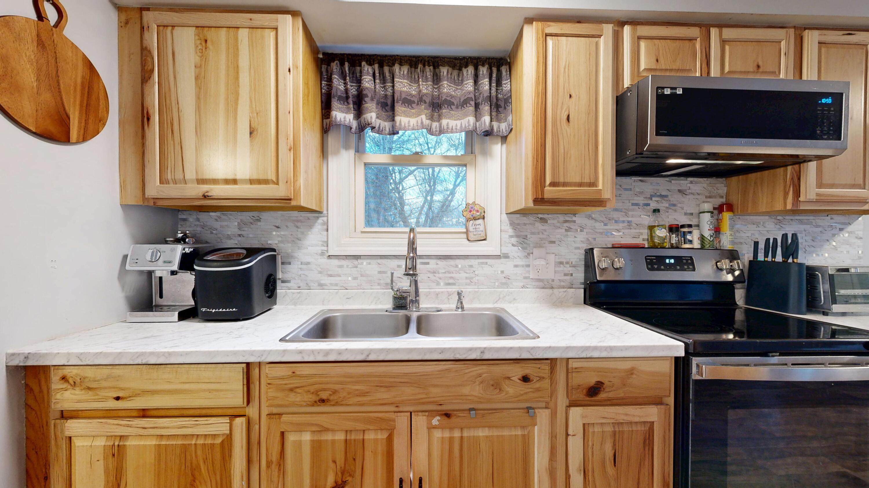 6 Cecile Avenue Augusta, ME 04330 - Photo 9 of 32 Kitchen