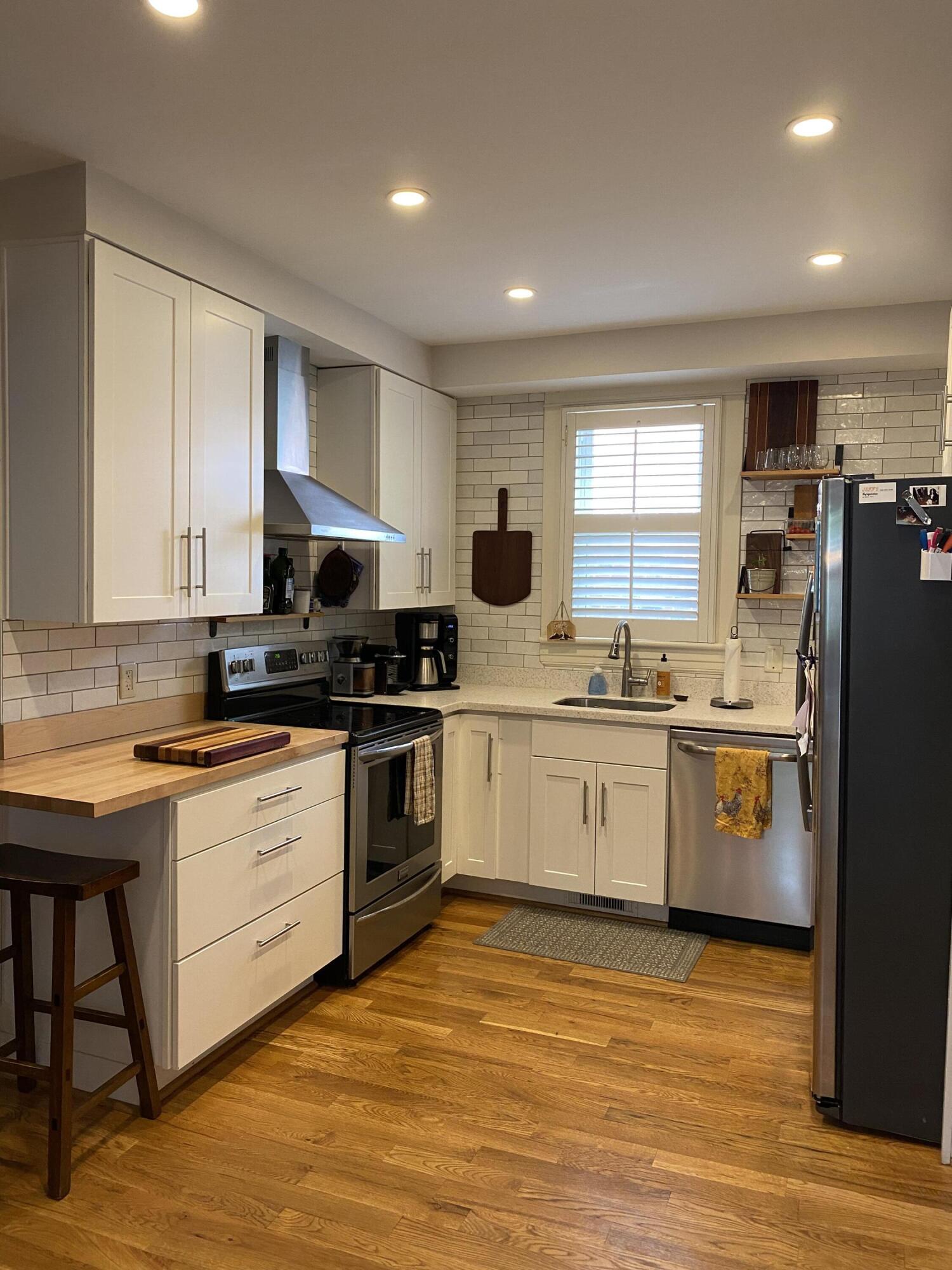 1734 Arlington Road Southwest Roanoke, VA 24015 - Photo 12 of 29 5E8CCC65-C05D-4332-BDE3-93402C0D8838