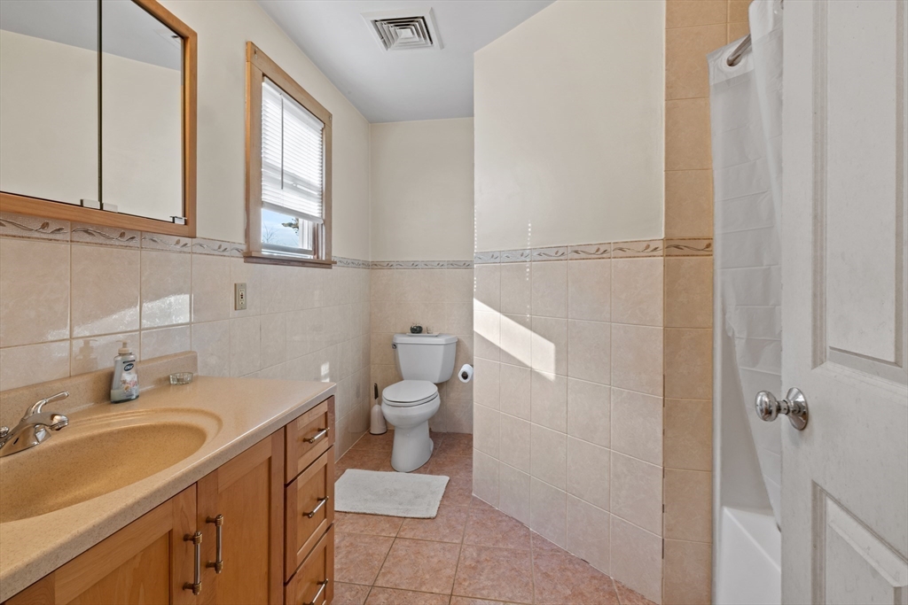 426 Rounseville Road Rochester, MA 02770 - Photo 13 of 31