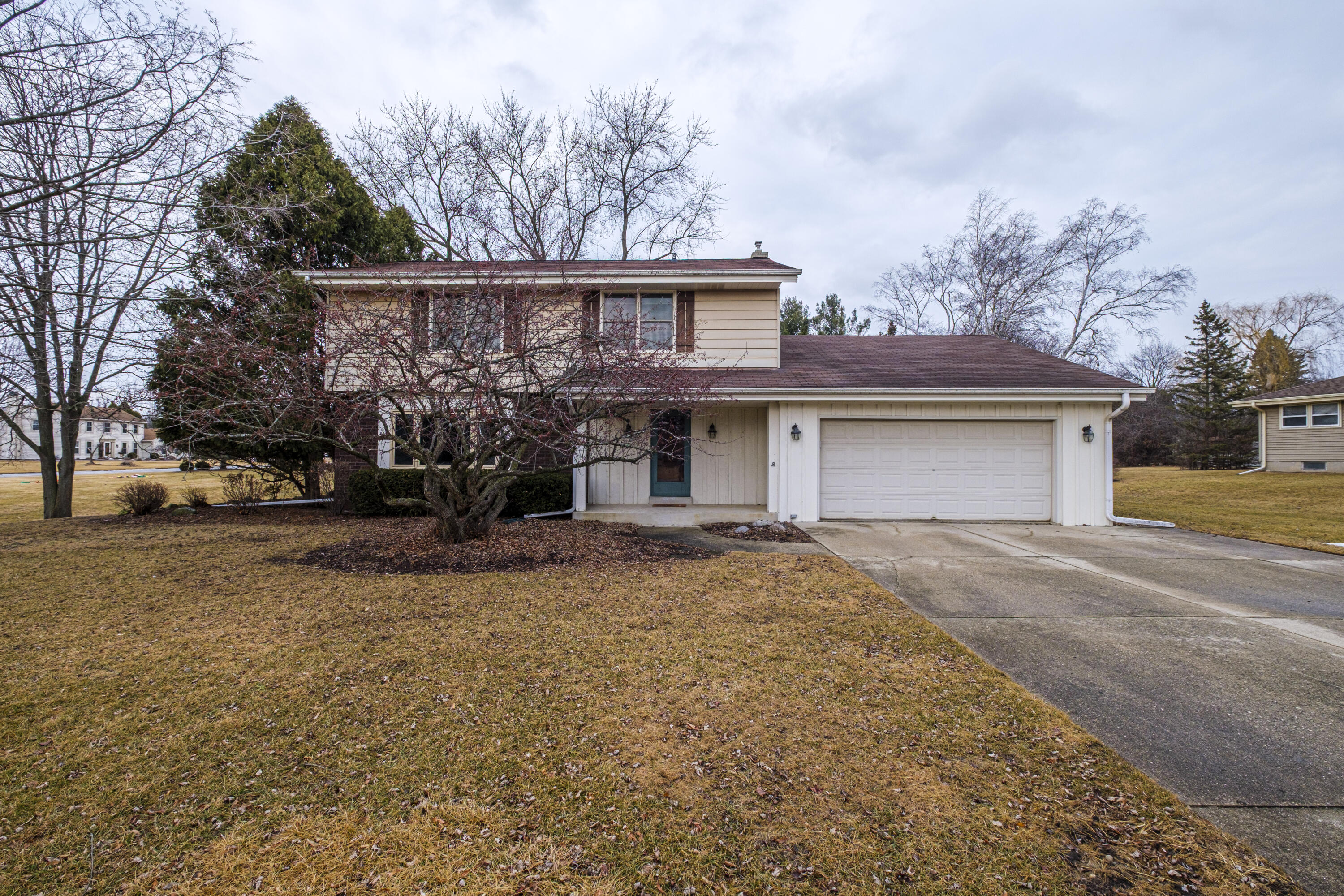 3635 Crestview Circle Brookfield, WI 53005 - Photo 1 of 1 Front
