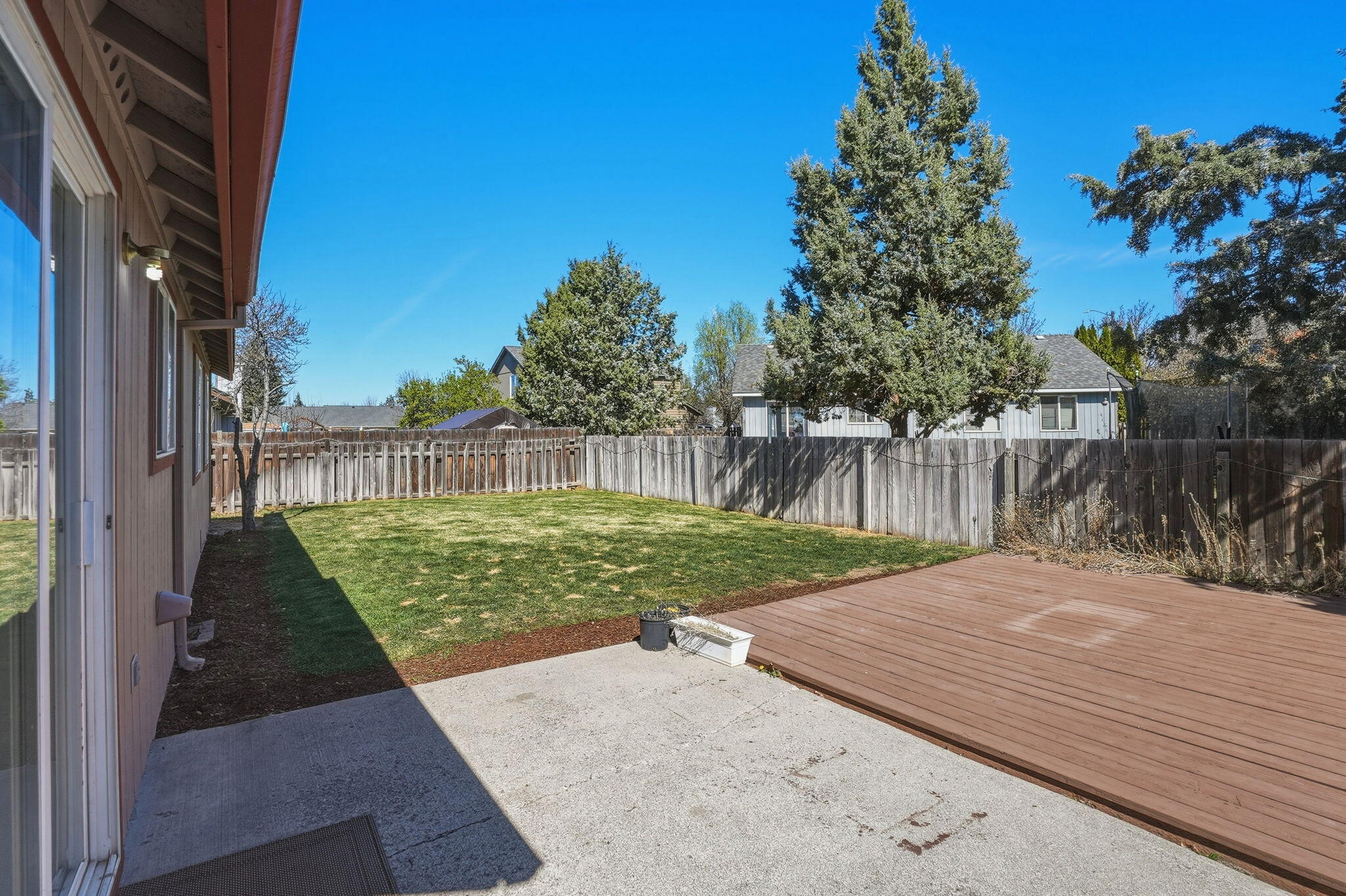 2004 Southwest 29th Street Redmond, OR 97756 - Photo 30 of 37 40-web-or-mls-Riley_Visuals_040