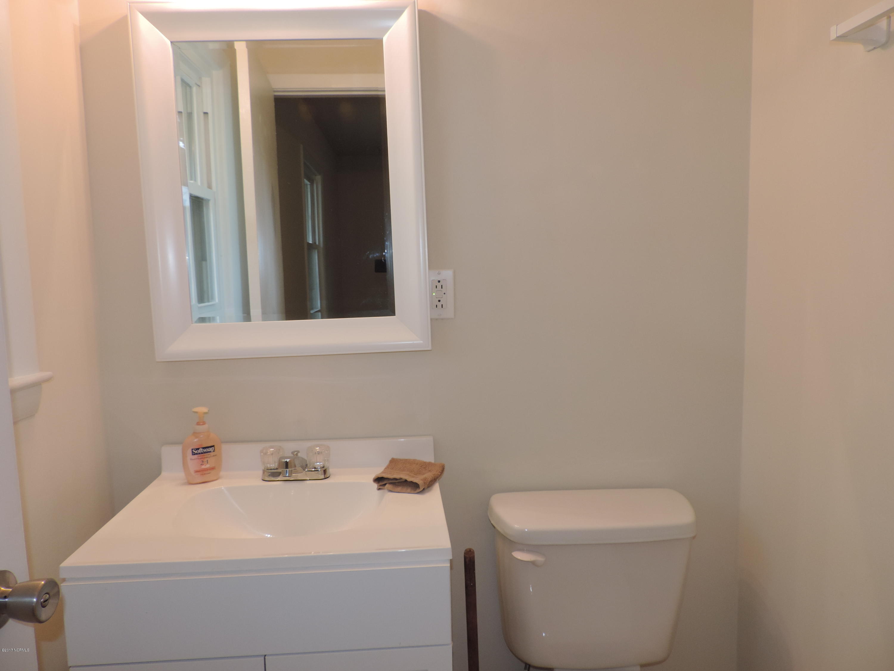 102 Pine Dale Road Havelock, NC 28532 - Photo 16 of 22 Master bathroom