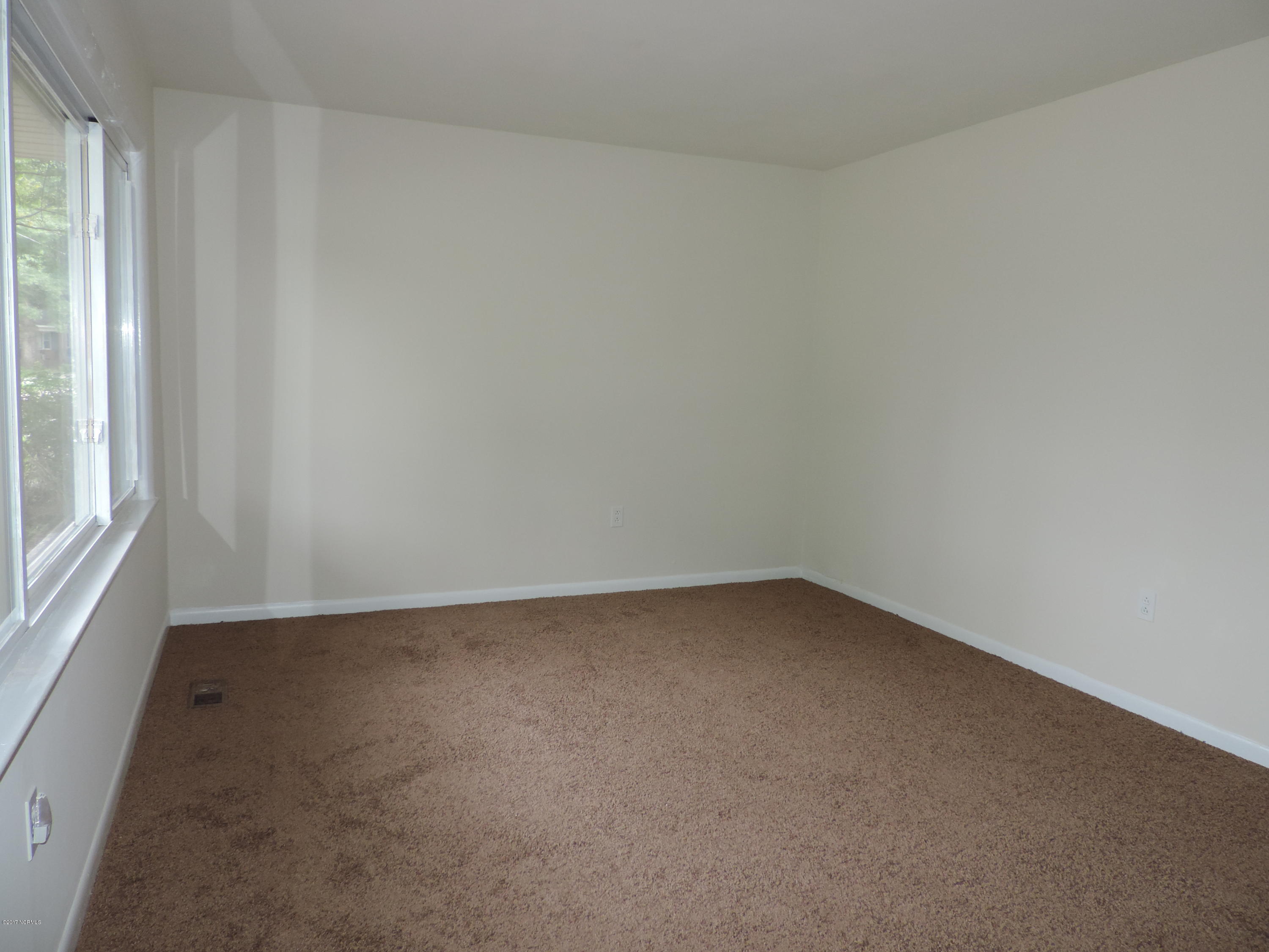 102 Pine Dale Road Havelock, NC 28532 - Photo 3 of 22 Living room