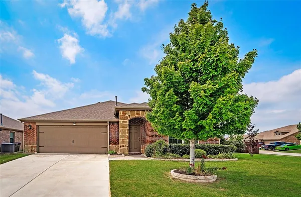 $1,900 | 1911 Meadow Crest Drive, Princeton, TX 75407