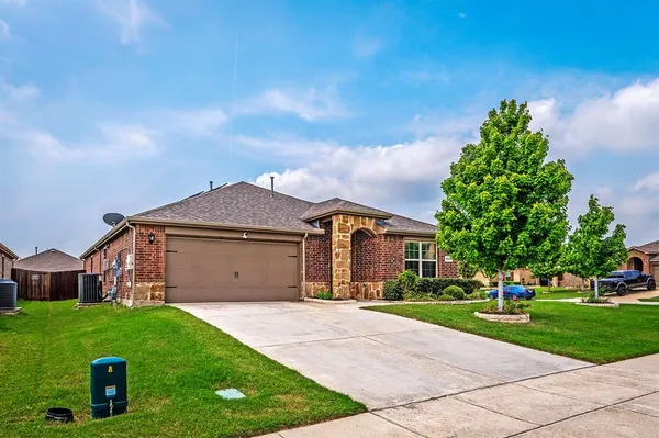 $1,900 | 1911 Meadow Crest Drive, Princeton, TX 75407
