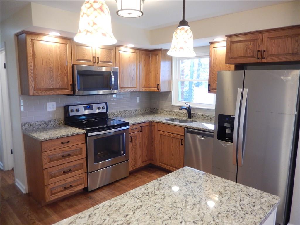 489 Cecil-Henderson Road Cecil, PA 15321 - Photo 4 of 25