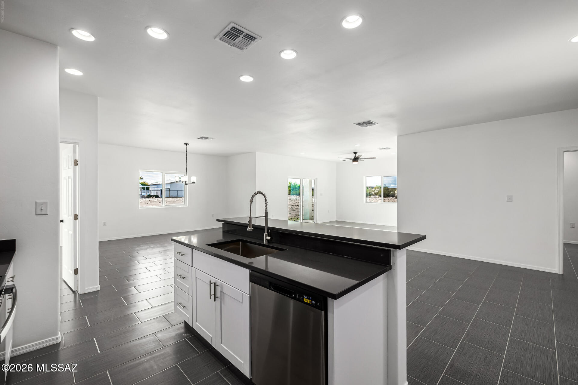 5738 East Hermans Road Tucson, AZ 85756 - Photo 15 of 50