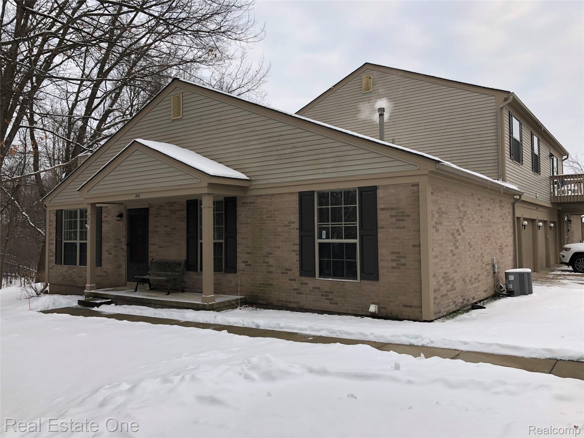 200 Pine Tree Ridge, Unit 1 Waterford, MI 48327 - Photo 1 of 31 IMG_5028 2.jpg