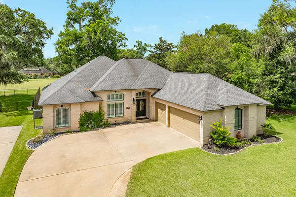 $349,900 | 2286 Riverside Drive, West Columbia, TX 77486