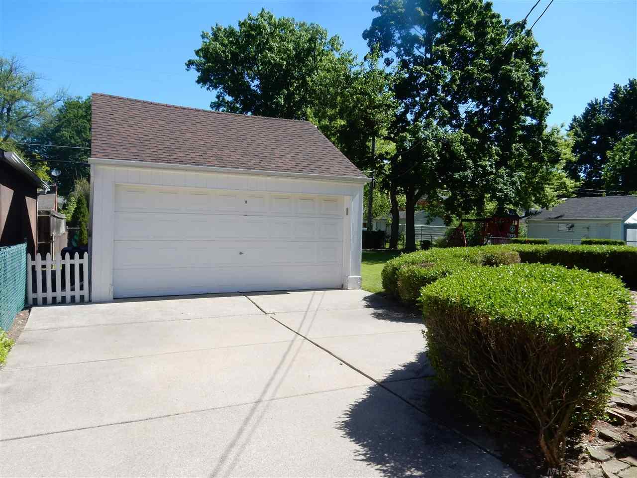 926 Hampton Road Grosse Pointe Woods, MI 48236 - Photo 19 of 25