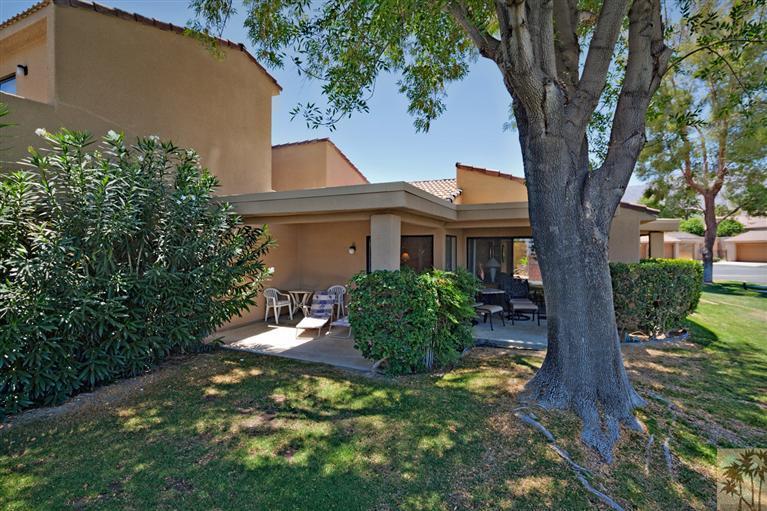 72384 Ridgecrest Lane Palm Desert, CA 92260 - Photo 4 of 23 a front view of a house with garden