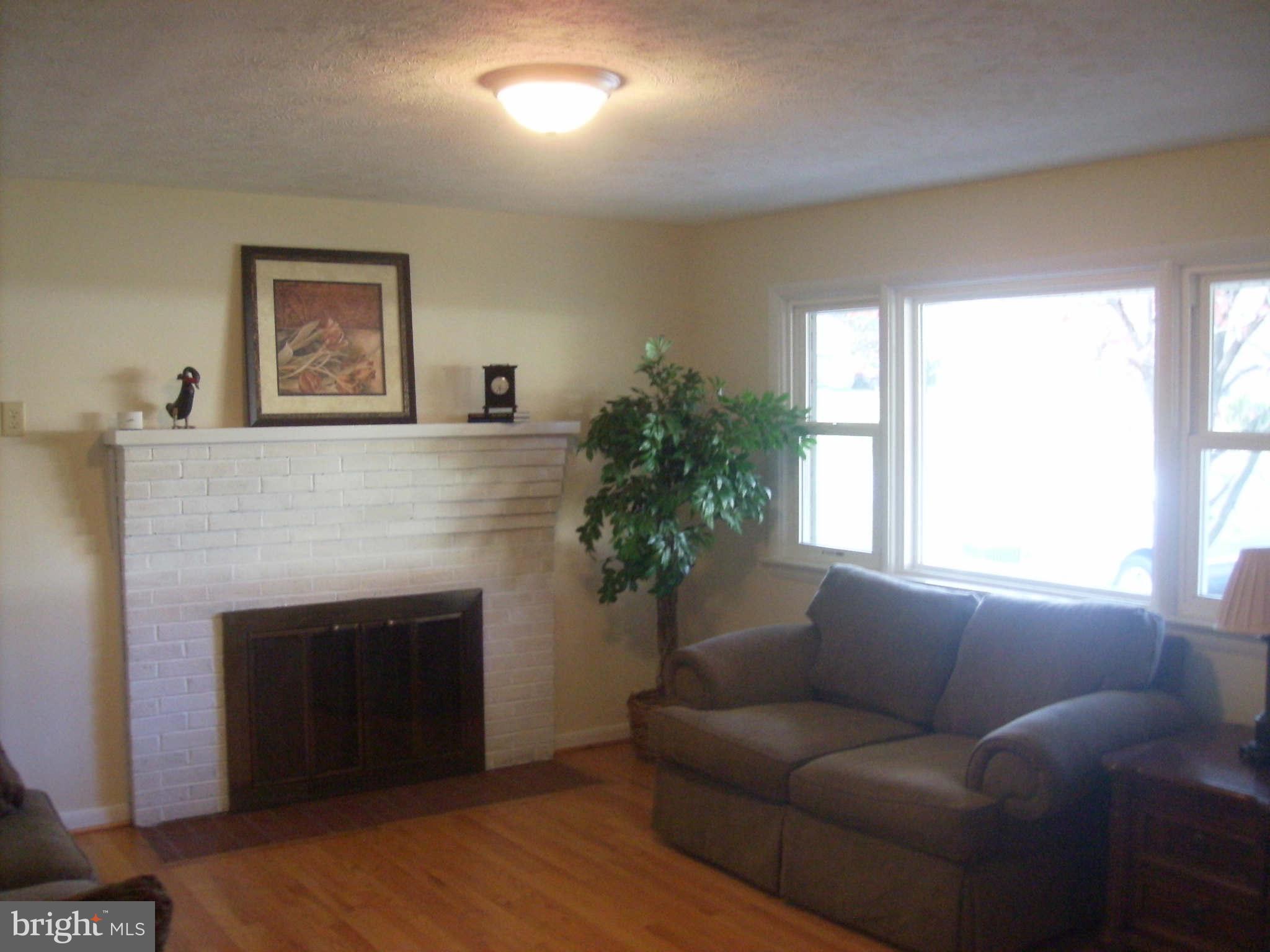 116 Ridge Road Winchester, VA 22602 - Photo 6 of 7 Living Room
