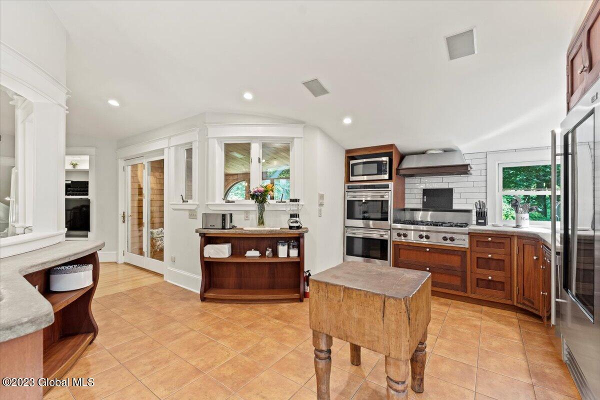 233 Locust Grove Road Greenfield, NY 12833 - Photo 10 of 38 11-DSC05511