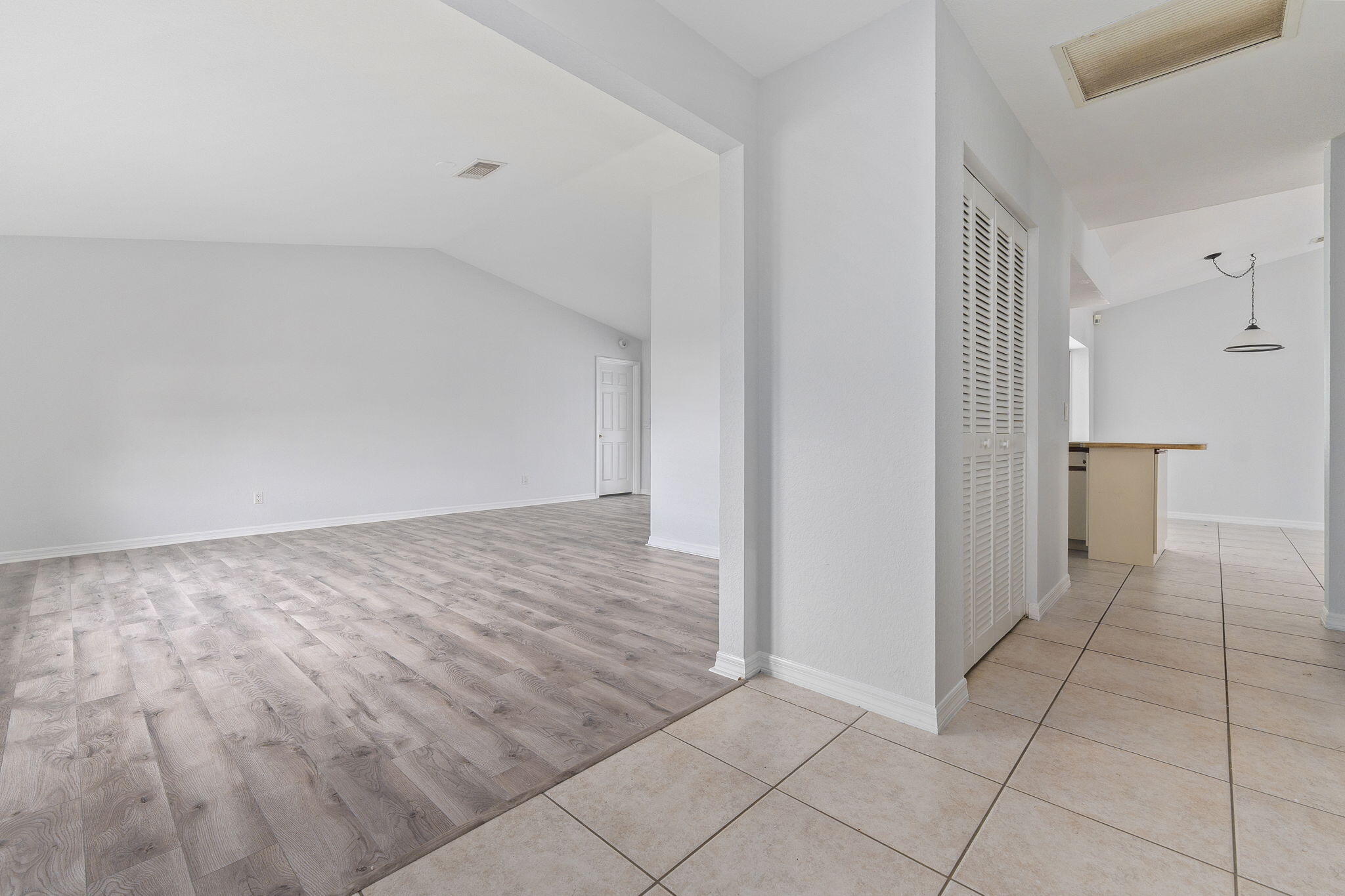 2452 Southwest Fair Isle Road Port St. Lucie, FL 34987 - Photo 3 of 52 4-web-or-mls-DSC04321