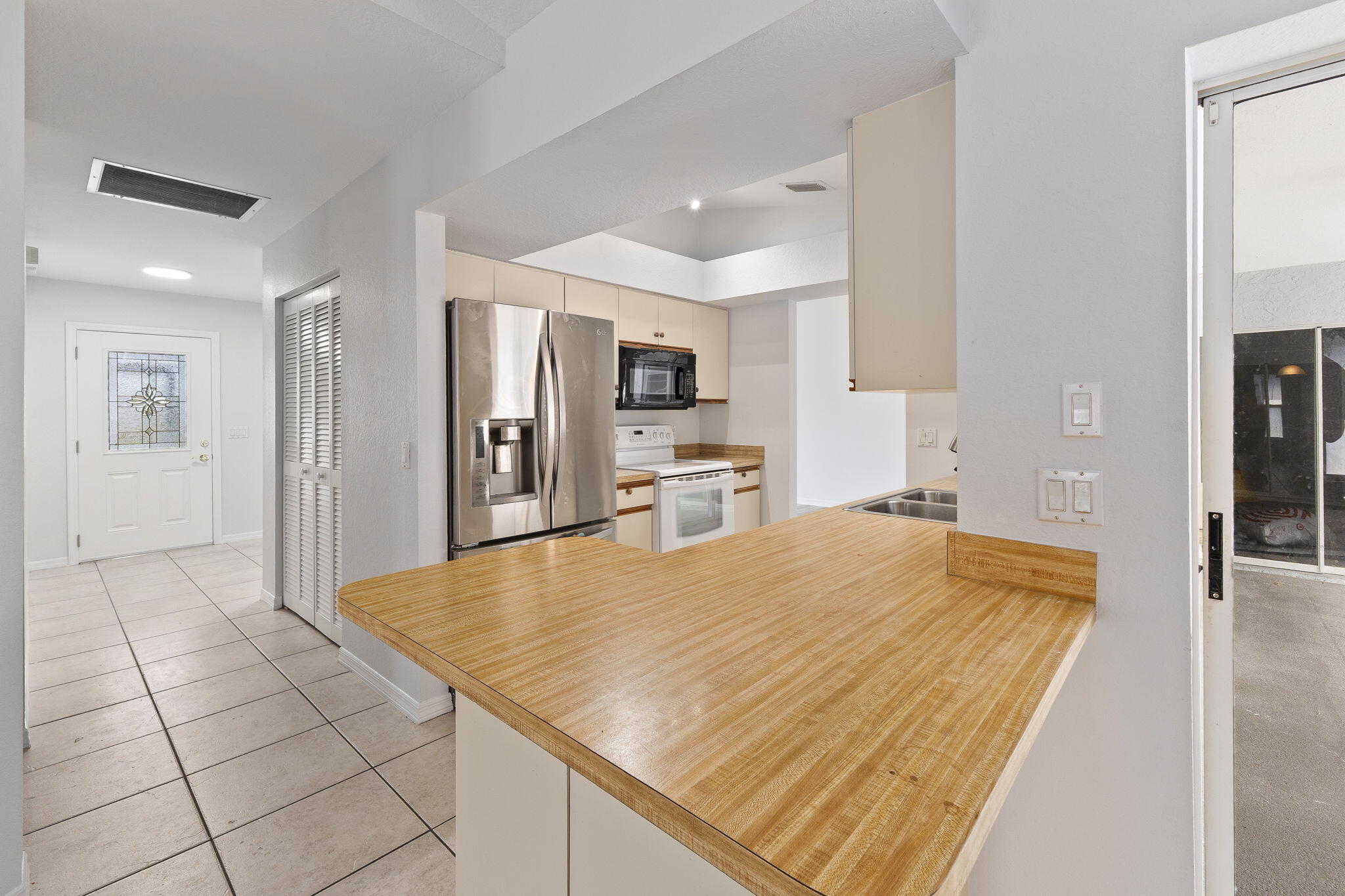 2452 Southwest Fair Isle Road Port St. Lucie, FL 34987 - Photo 9 of 52 10-web-or-mls-DSC04274