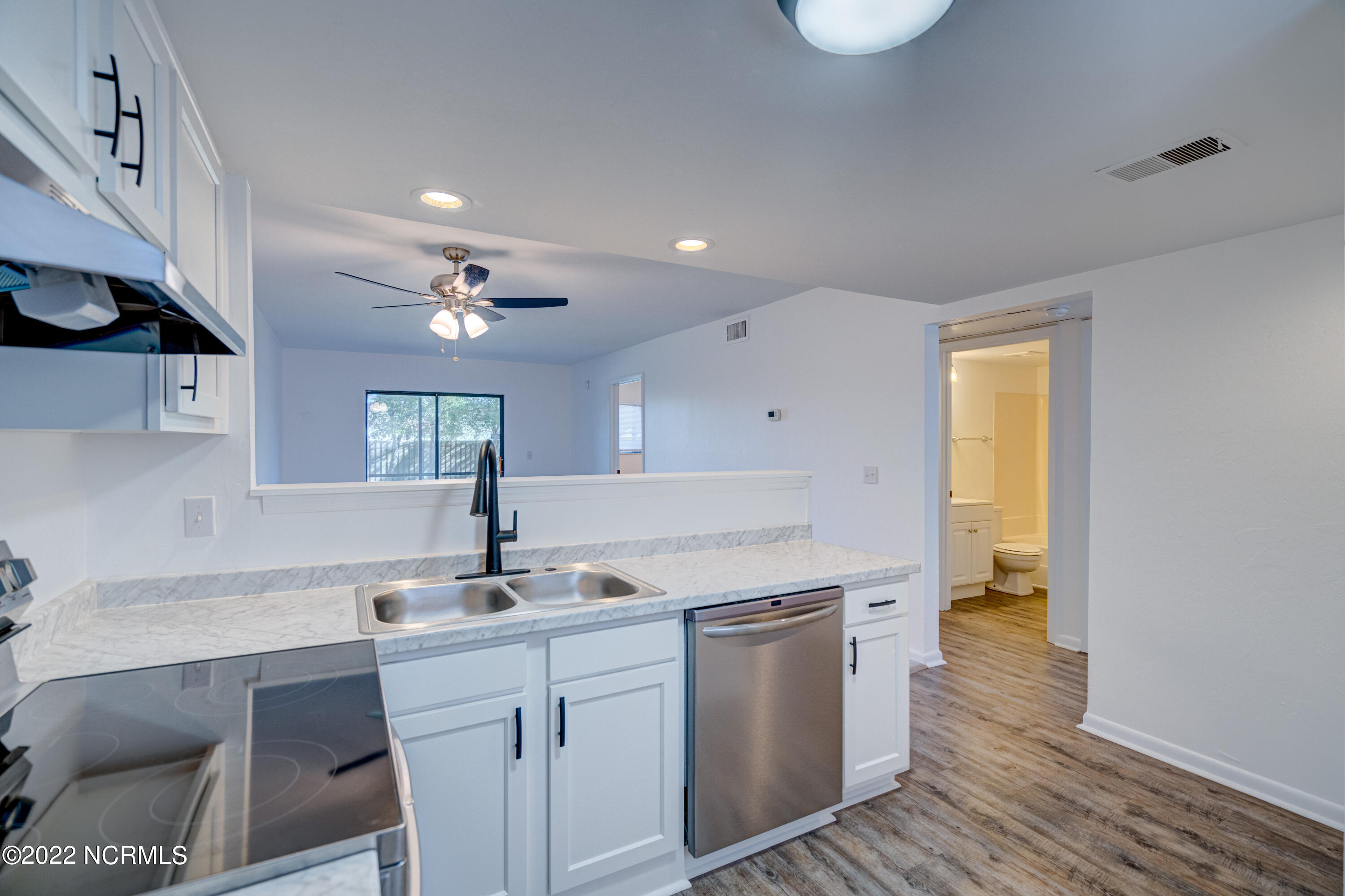 4493 Holly Tree Road Wilmington, NC 28412 - Photo 3 of 34 Kitchen